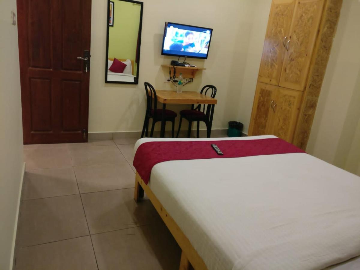 Chaplin Hotel Пондичерри Экстерьер фото