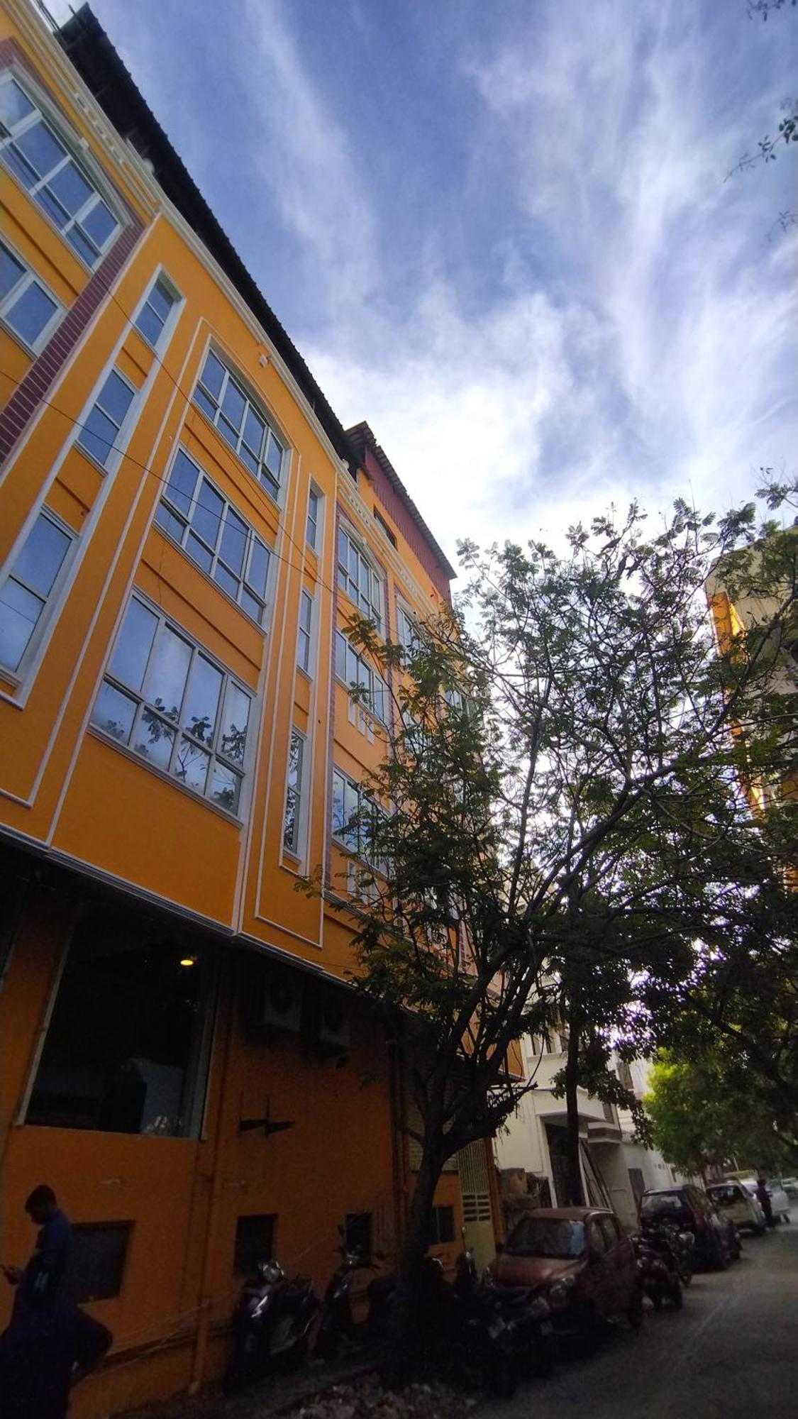 Chaplin Hotel Пондичерри Экстерьер фото
