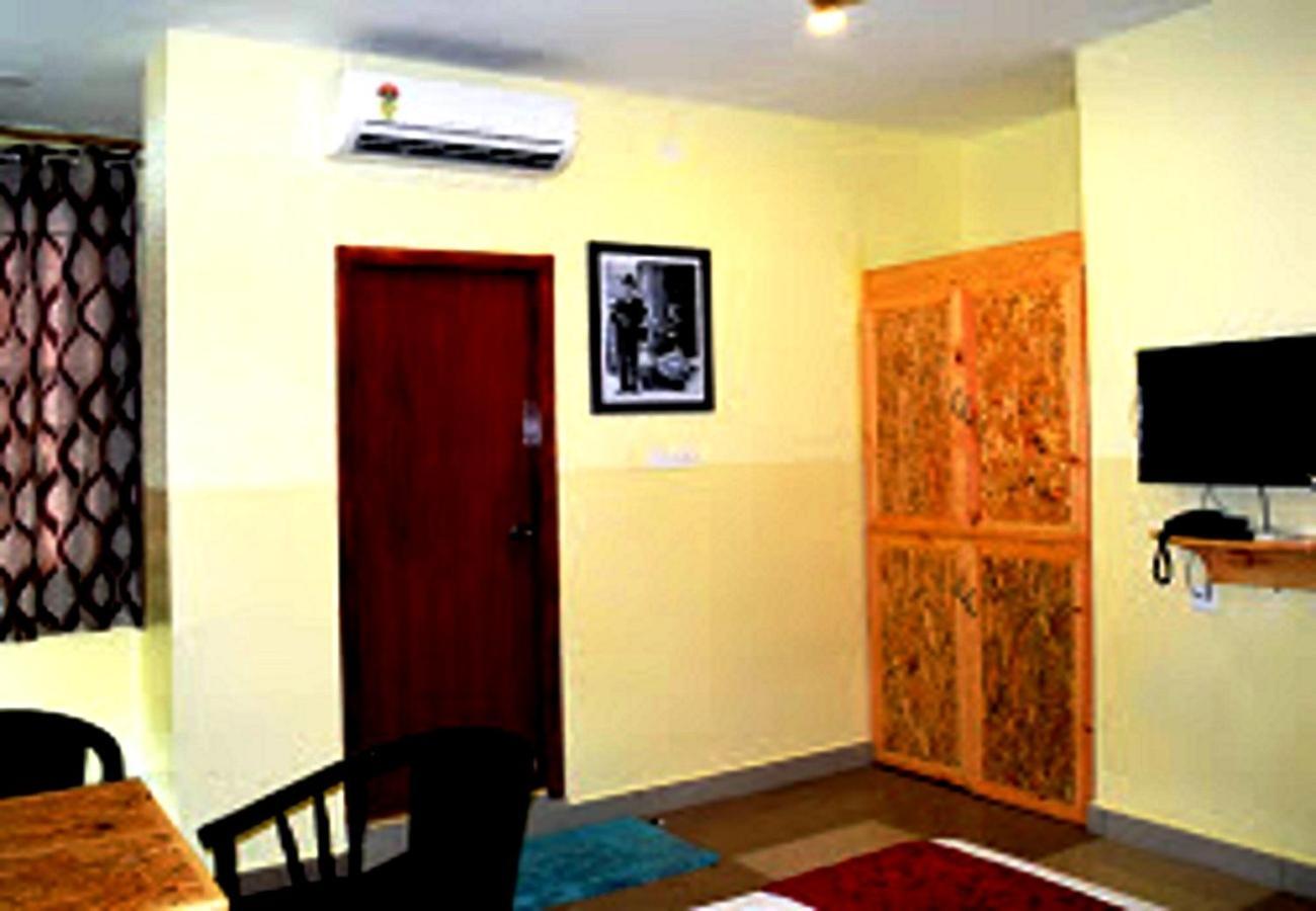 Chaplin Hotel Пондичерри Экстерьер фото