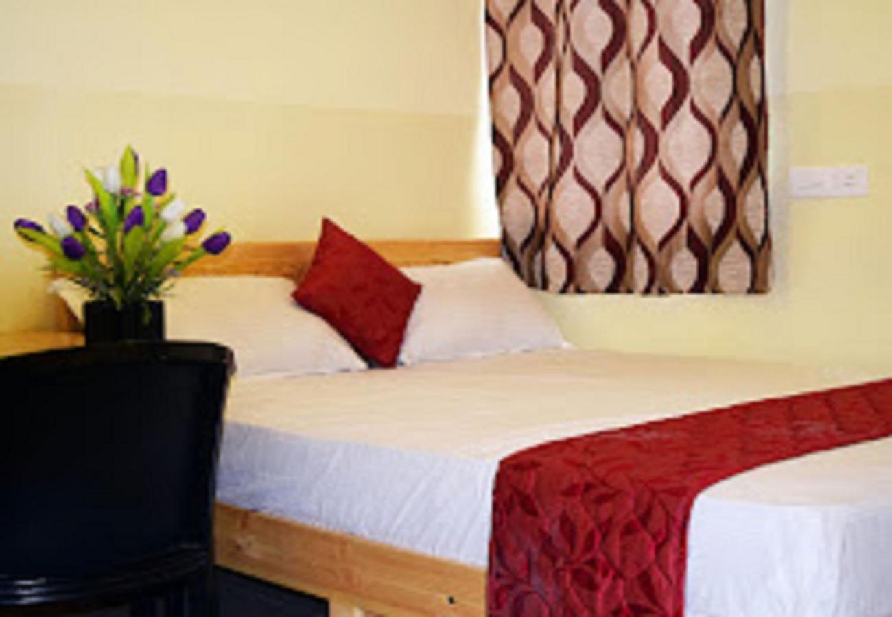 Chaplin Hotel Пондичерри Экстерьер фото