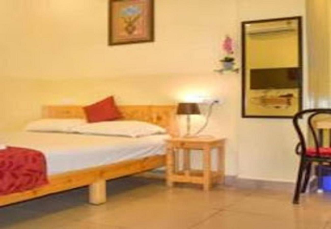 Chaplin Hotel Пондичерри Экстерьер фото