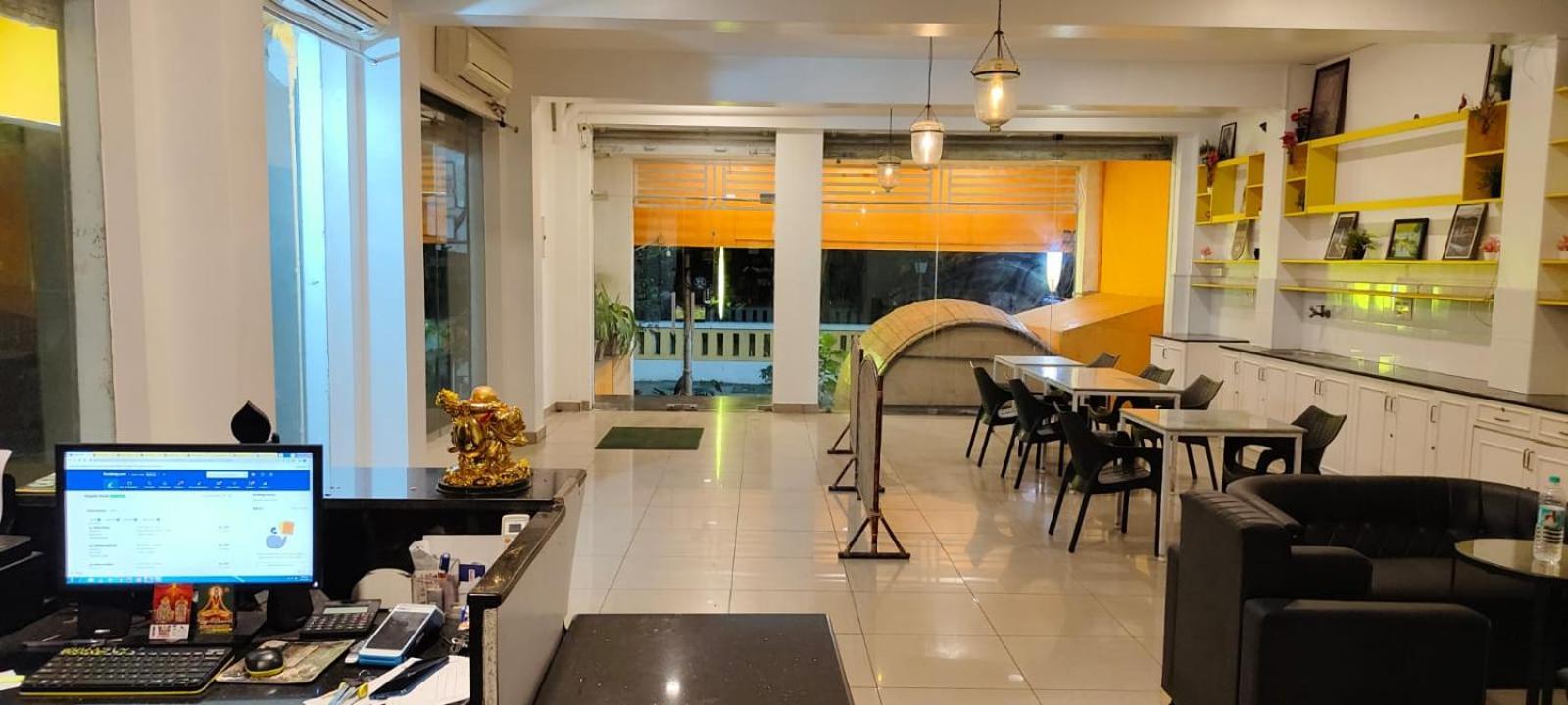 Chaplin Hotel Пондичерри Экстерьер фото