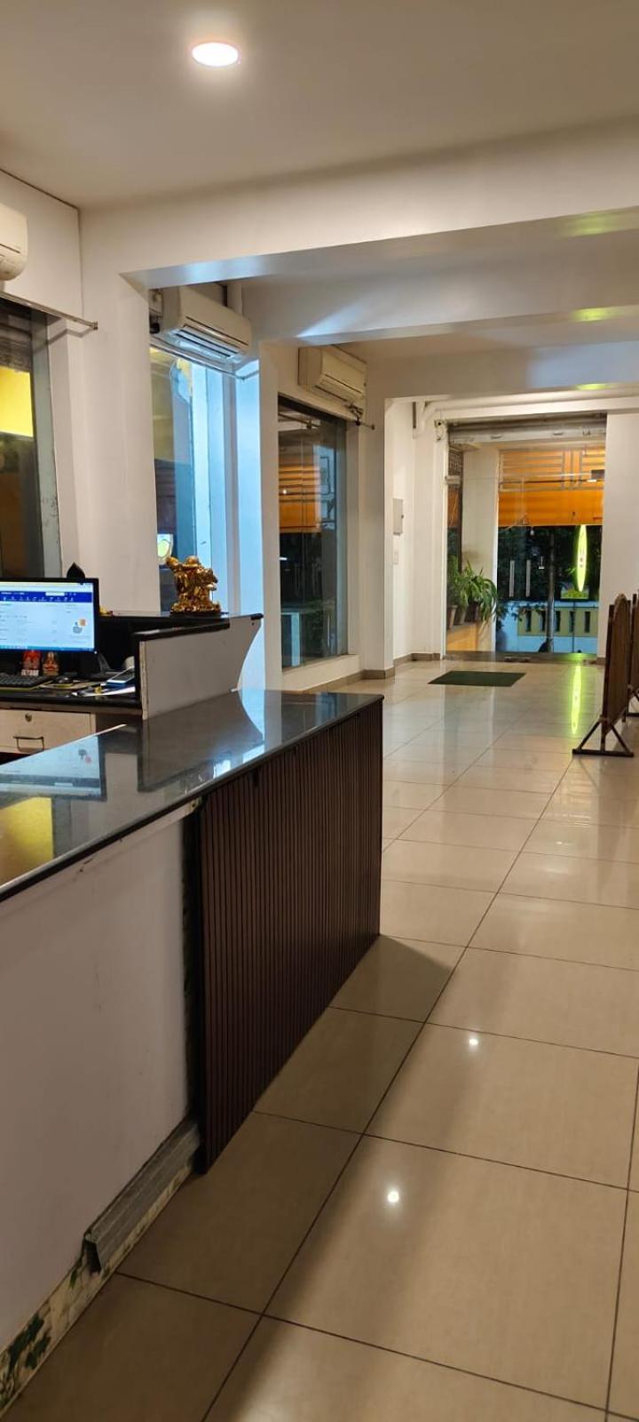 Chaplin Hotel Пондичерри Экстерьер фото